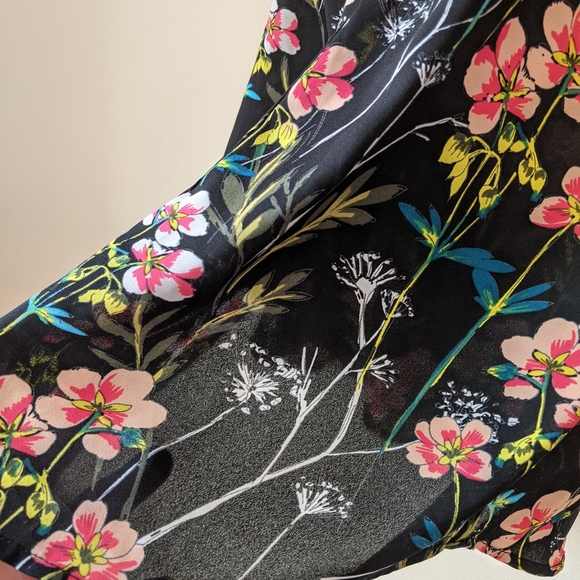 Sold Express floral tank top - Picture 4 of 6